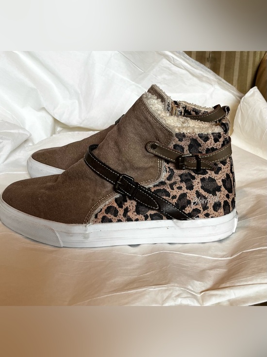 Blowfish Shoes - BLOWFISH~LEOPARD ANIMAL PRINT BUCKLE DETAIL SNEAKERS~ SIZE 9